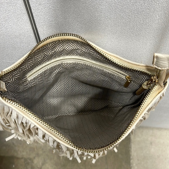 White leather fringe Crossbody Bag - Picture 6 of 8